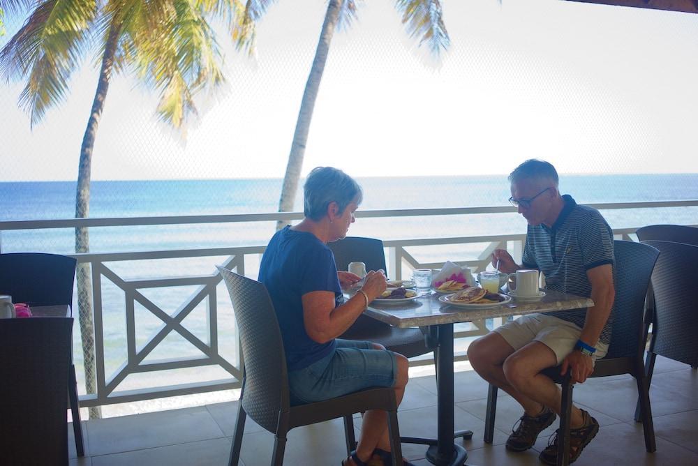 Tropikist Beach Hotel And Resort Crown Point Eksteriør billede