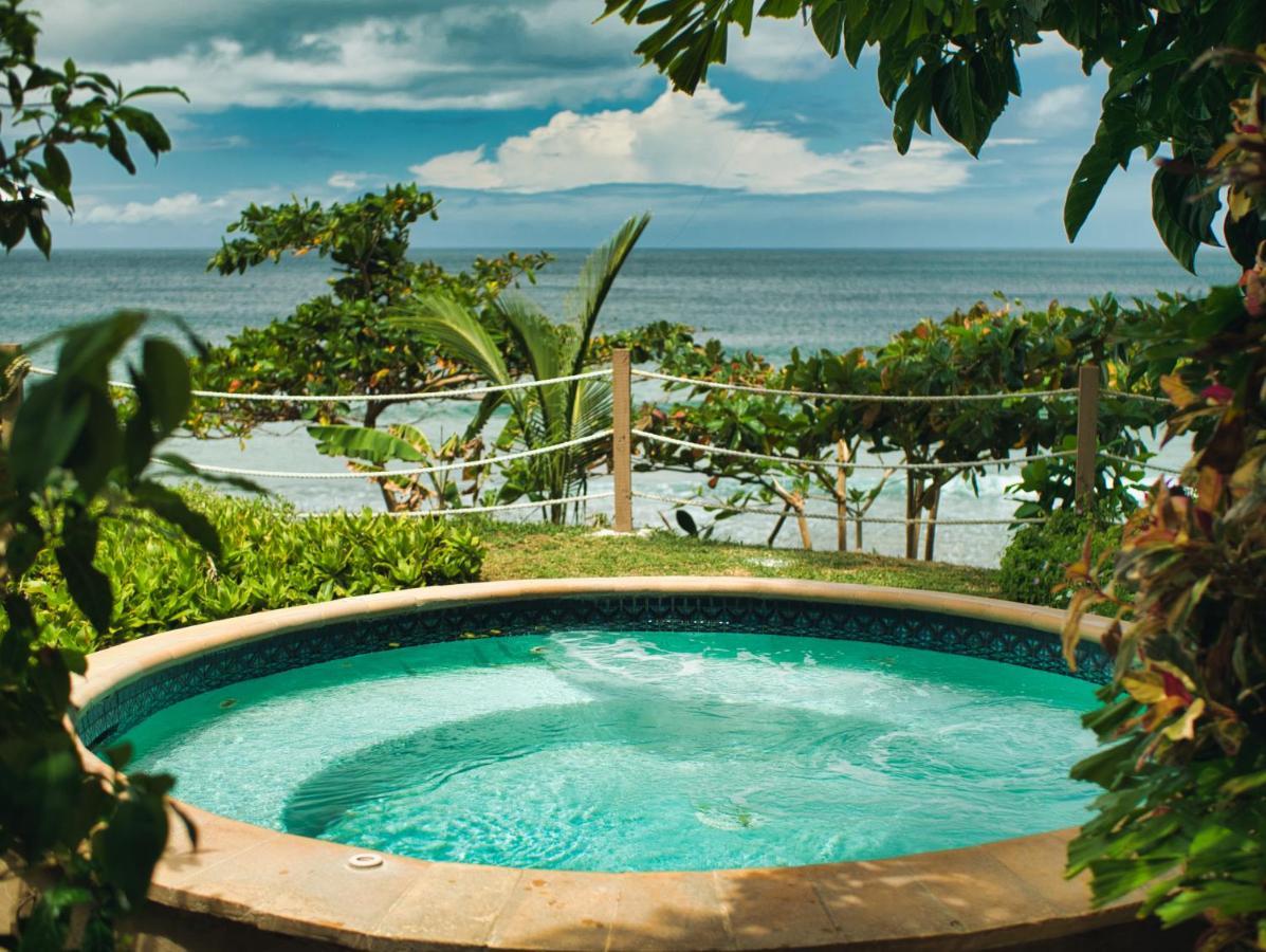 Tropikist Beach Hotel And Resort Crown Point Eksteriør billede