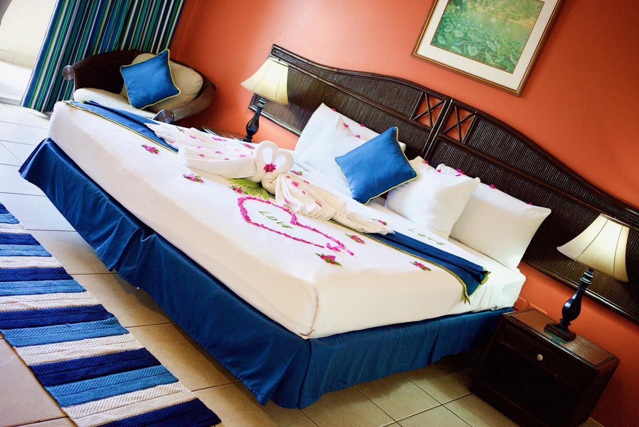 Tropikist Beach Hotel And Resort Crown Point Eksteriør billede